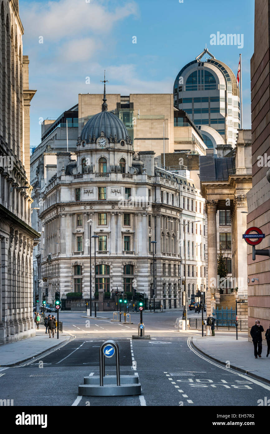 Tiefblicke in Richtung Bank Junction in der City of London und Nr. 1 Cornhill Geflügel Stockfoto