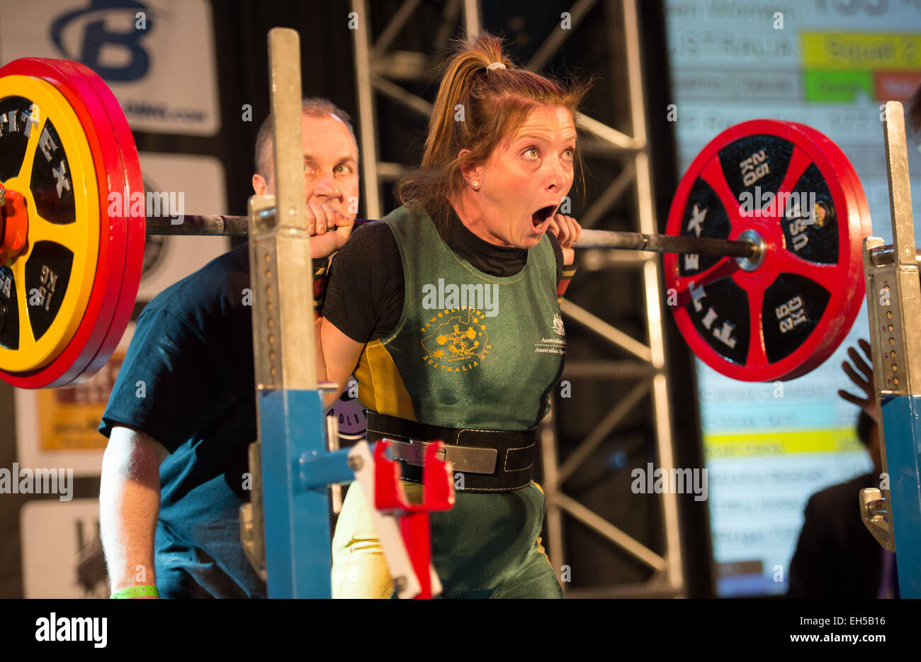 Columbus, Ohio, USA. 6. März 2015. Kelli Clarke hockt während der Startstrength.com Pro RAW-Challenge bei Arnold Sports Festival. © Brent Clark/Alamy Live News Bildnachweis: Brent Clark/Alamy Live-Nachrichten Stockfoto