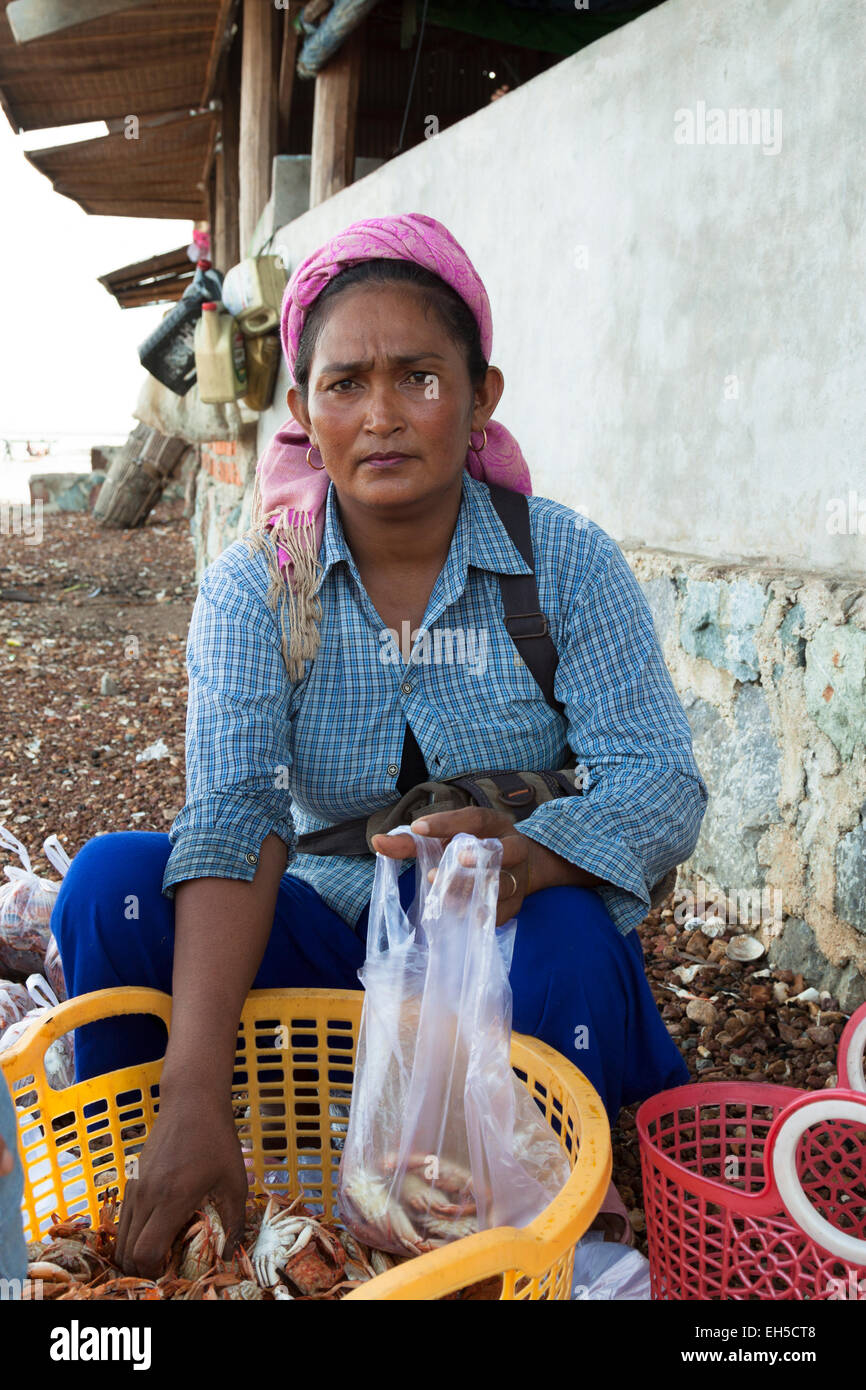 Krabben Sie-Markt in Kep, Kambodscha. Traditionelle Besetzung für ihren Lebensunterhalt. Stockfoto