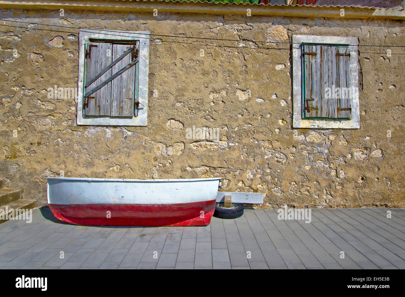 Dalmatinischen alte Boot Straßenansicht, Novigrad, Kroatien Stockfoto