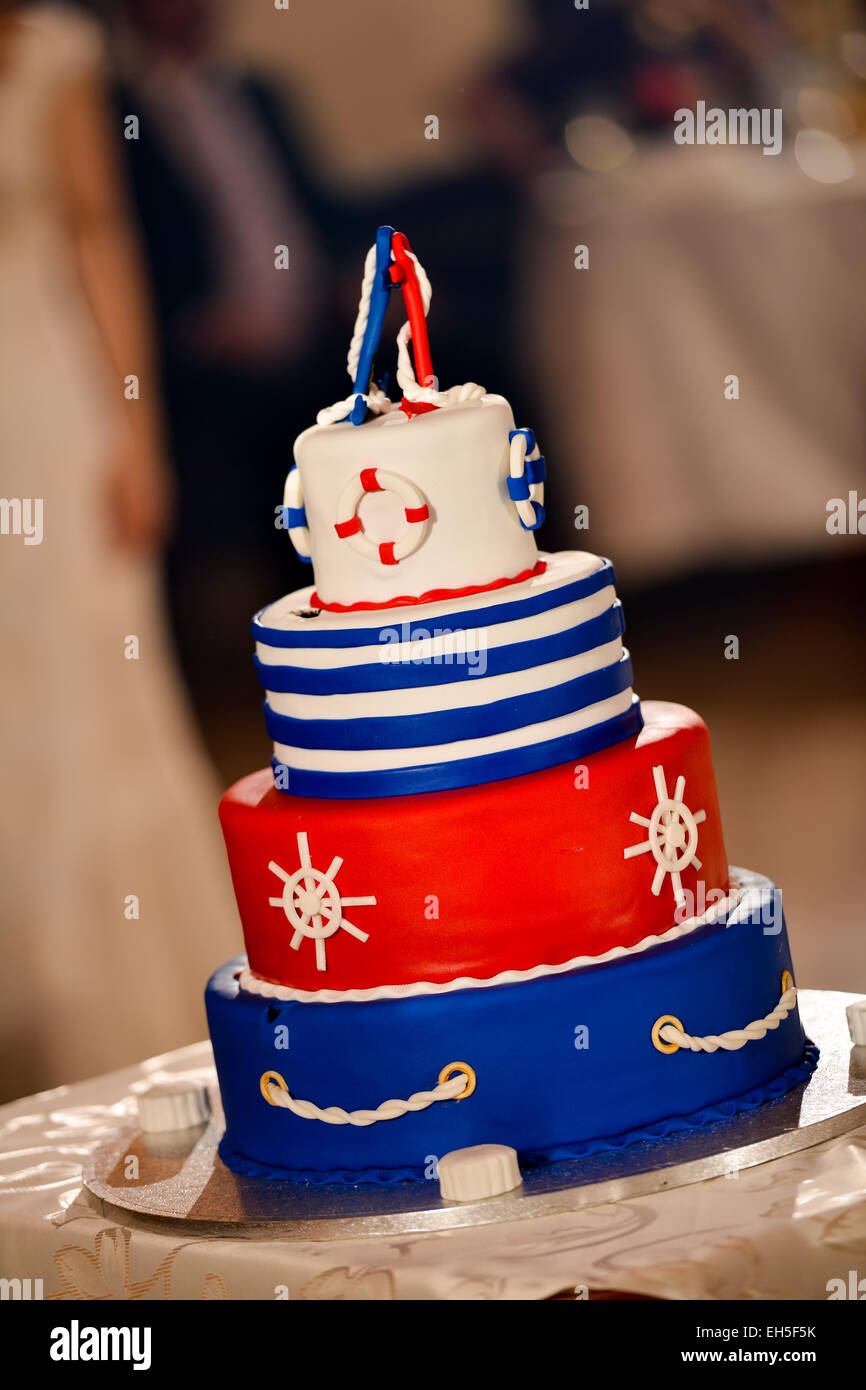 Glückliche Tag Marine Hochzeitstorte mit roten und blauen Farben Stockfoto
