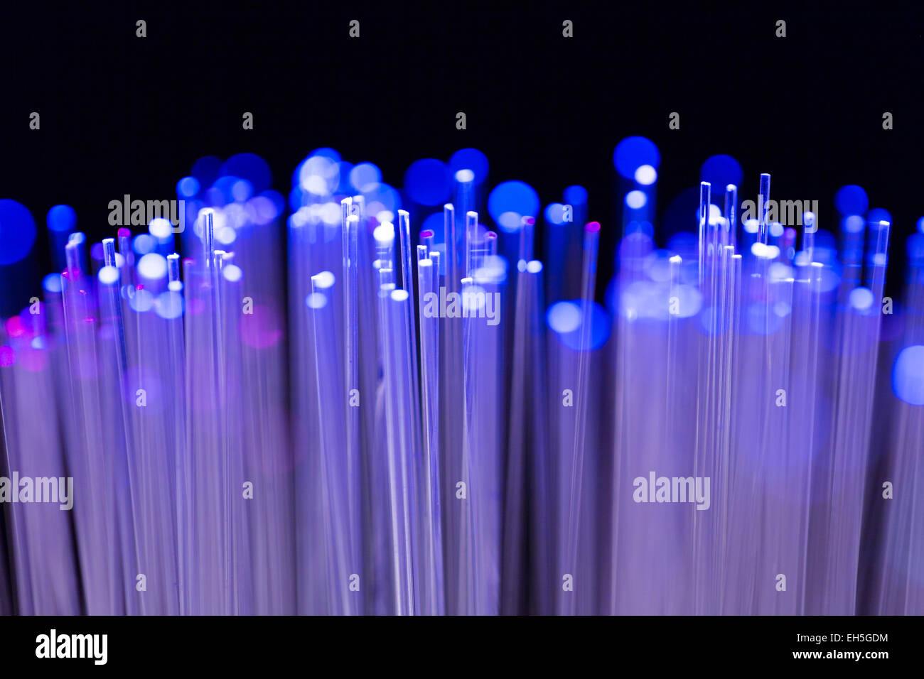 Glasfaser-Lichtleiter Glühen Stockfoto
