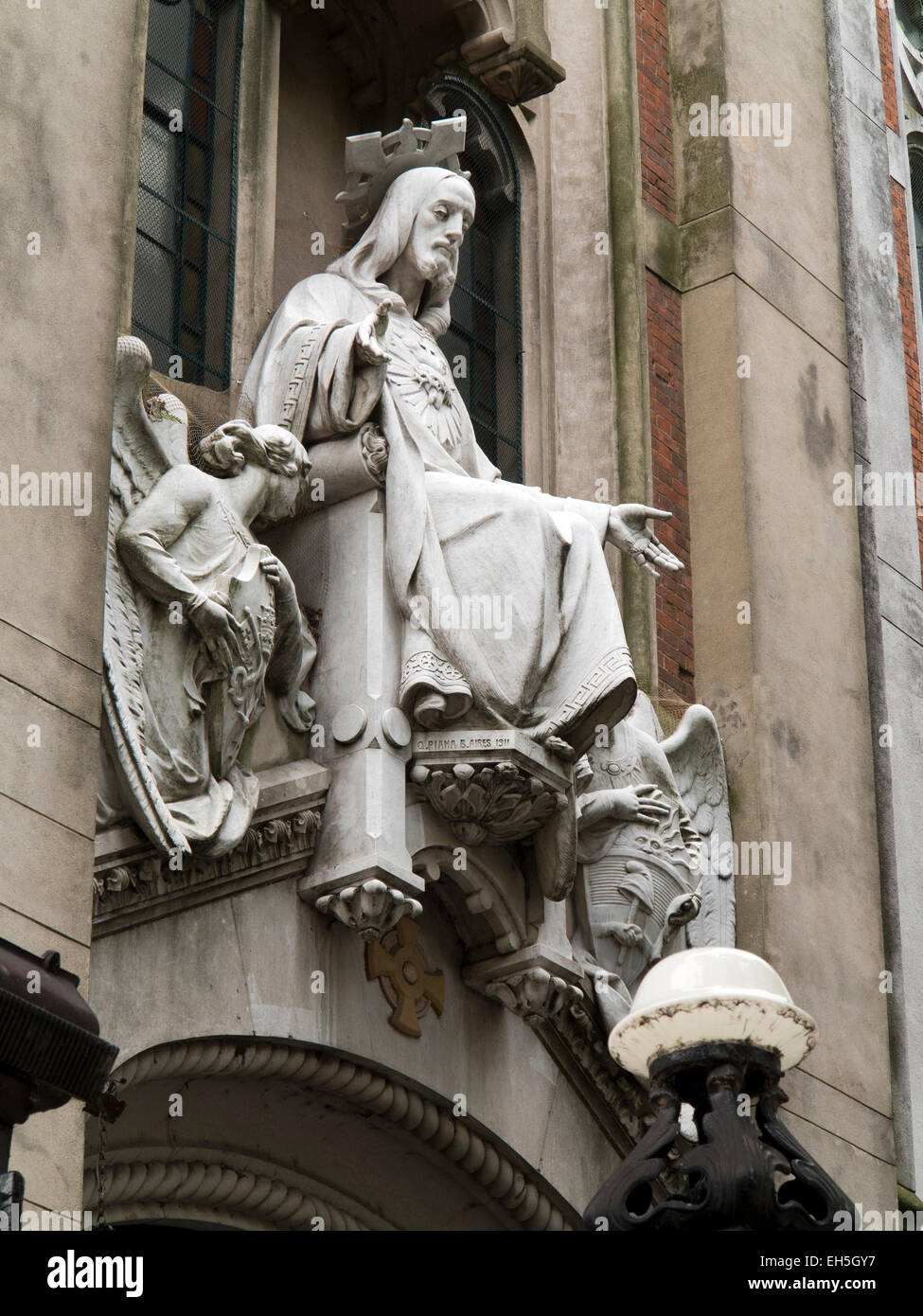 Argentinien, Buenos Aires, Almagro, Hipolito Yrigoyen, Basilika Auxiliadora, Christus-statue Stockfoto