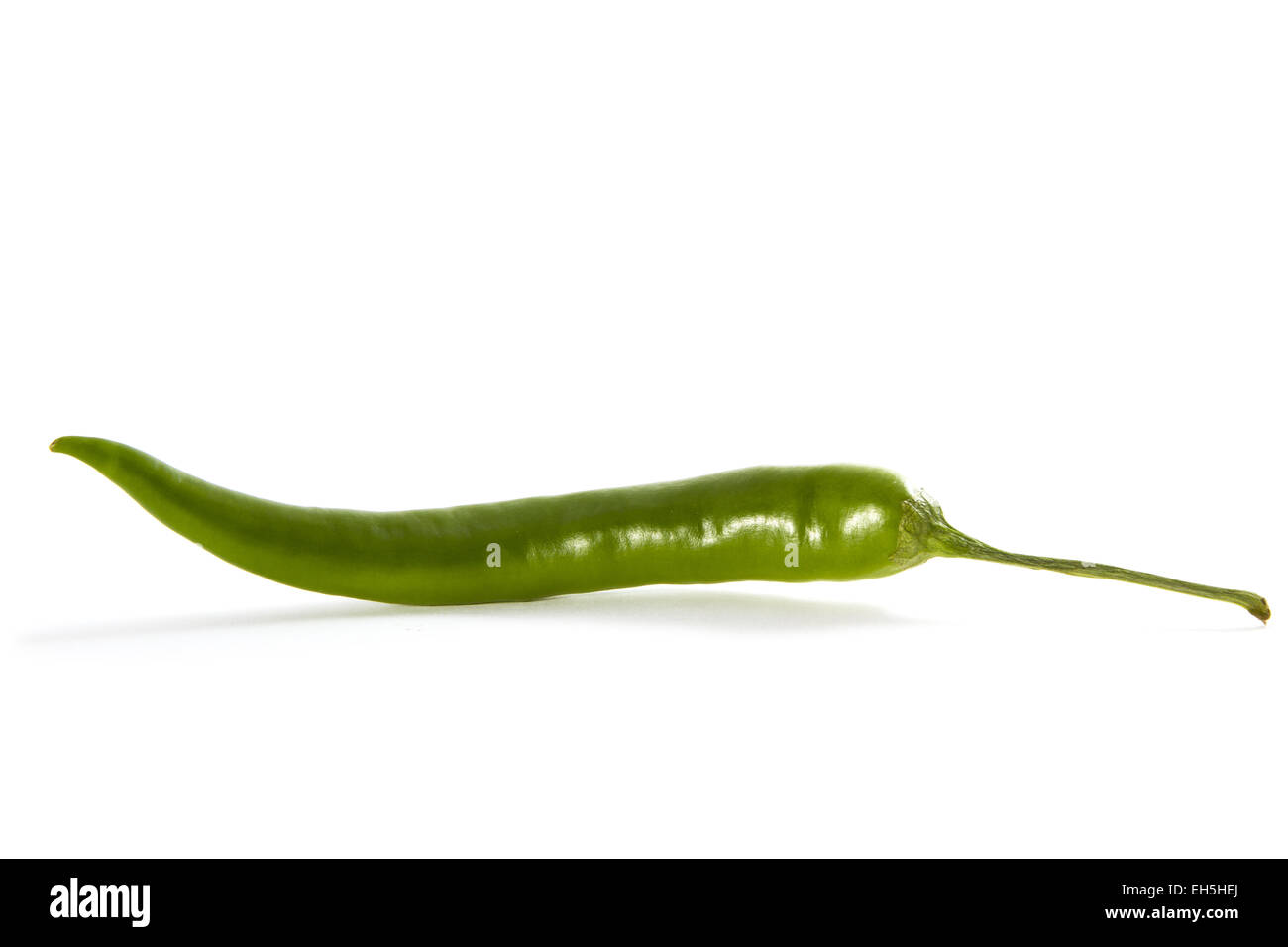 Green Chili Pfeffer Gewürz auf weißem Hintergrund. Stockfoto