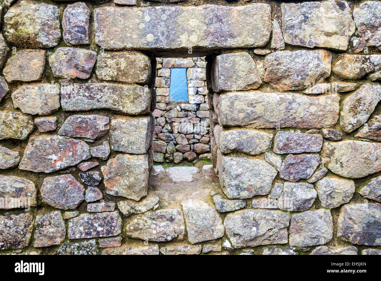 Ansicht von Fenstern und Mauerwerk in Machu Picchu, Peru Stockfoto
