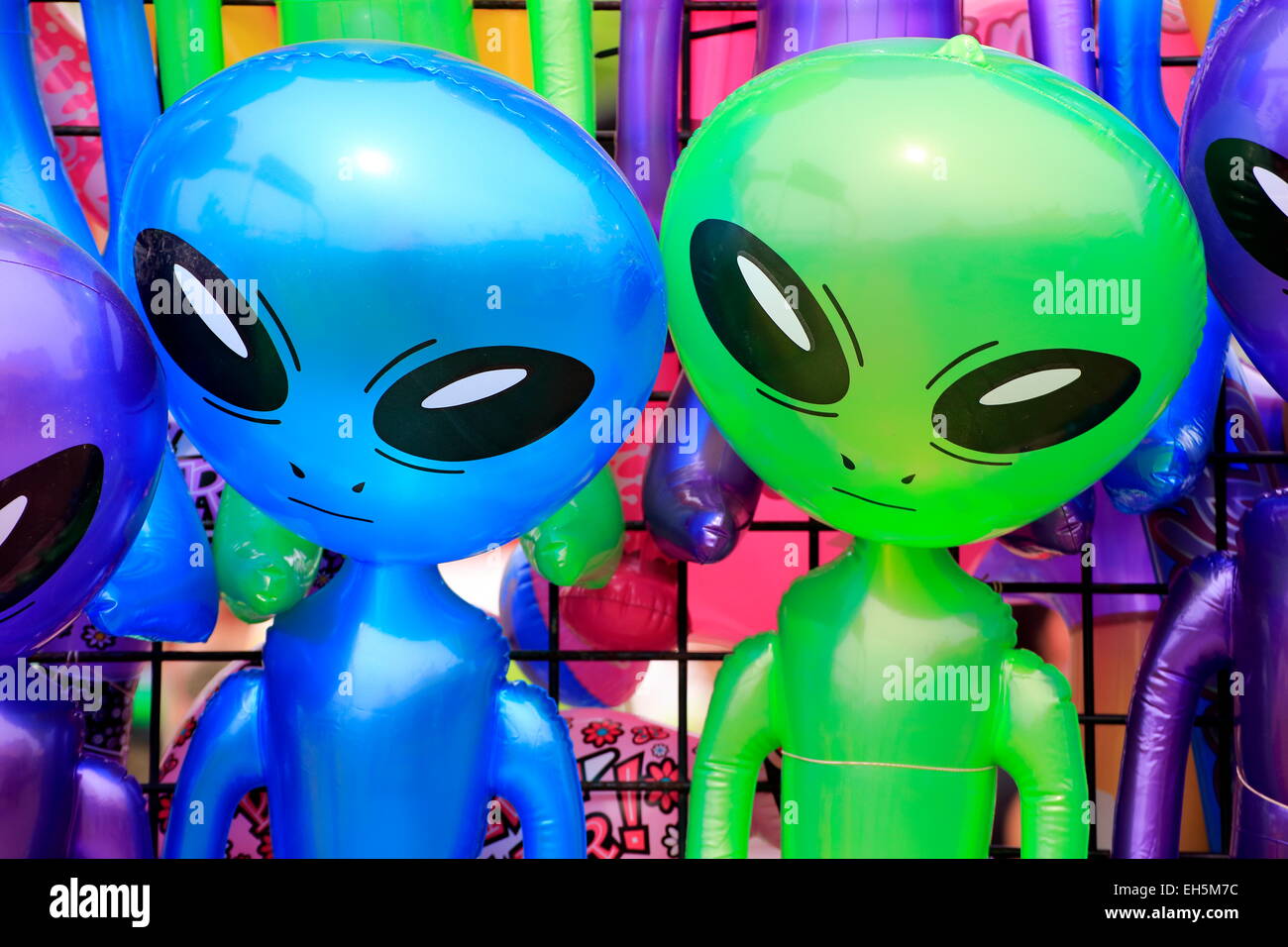 Blow-up Alien Marsmenschen Puppen Spielzeug Preise auf einer Messe Stockfoto