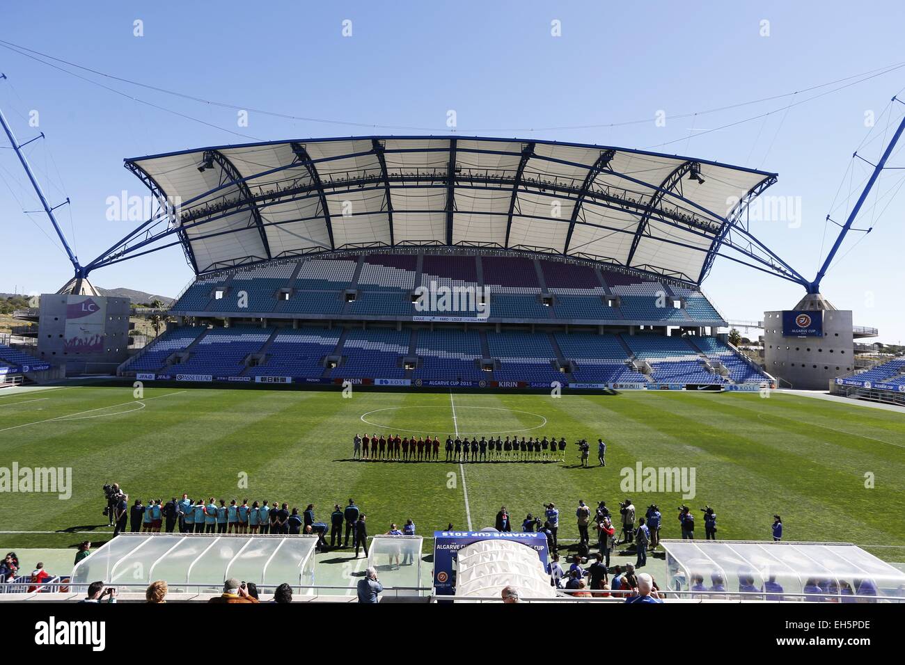 Algarve-Stadion, Faro, Portugal. 6. März 2015. Zwei Team Gruppe Fußball: 2015 Algarve Frauen Fußball-Pokalspiel zwischen 0-3 Portugal Japan im Stadion der Algarve, Faro, Portugal. © Mutsu Kawamori/AFLO/Alamy Live-Nachrichten Stockfoto