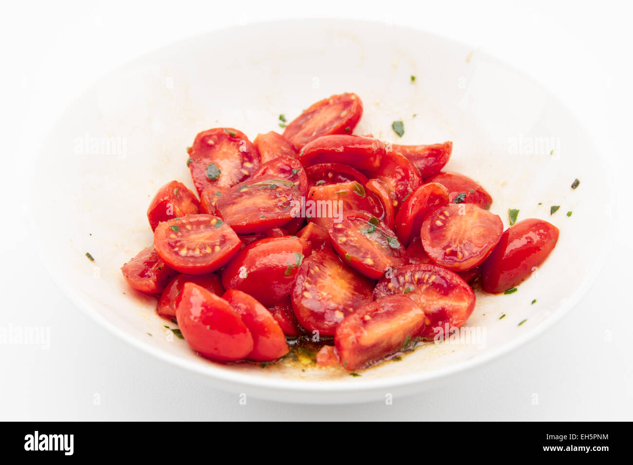 Cherry-Tomaten mit Basilikum und Balsamico-Essig Stockfoto
