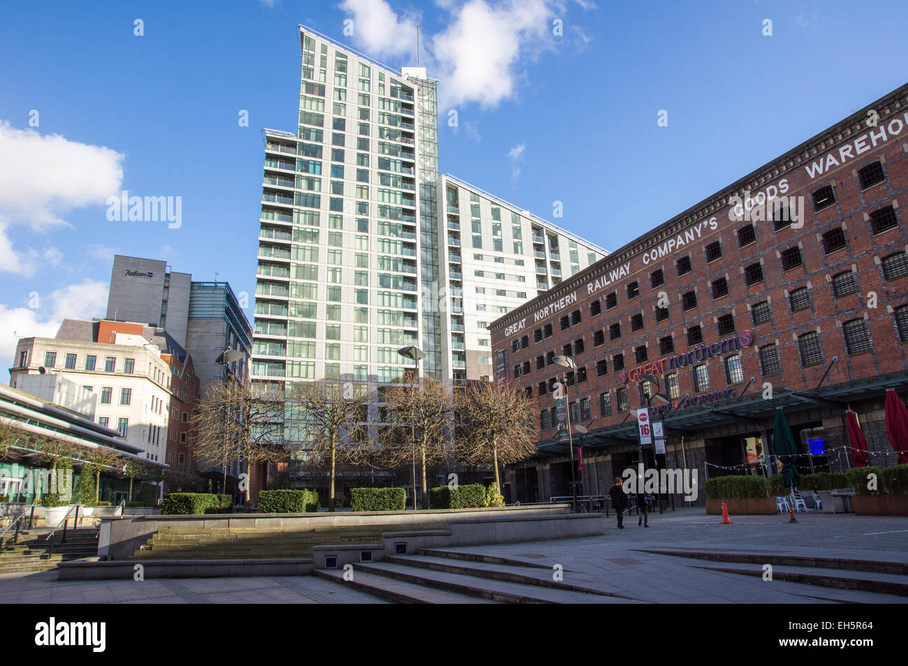 Great Northern Tower befindet sich neben der Eisenbahngesellschaft waren Lager Stockfoto