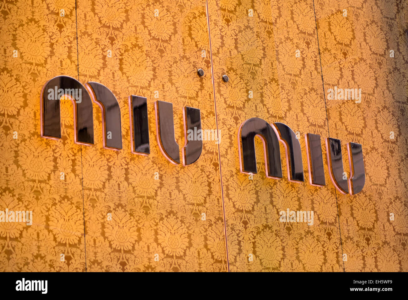 SYDNEY, Australien - 9. Februar 2015: Miu Miu Shop in Sydney, Australien. Miu Miu ist eine High-Fashion-Marke von Damenbekleidung und Stockfoto
