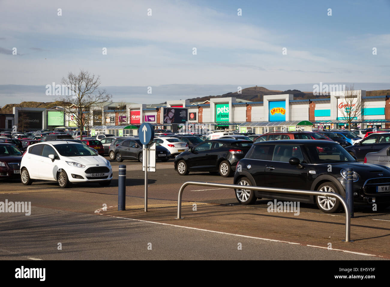 Belebten Parkplatz am Middlebrook Fachmarktzentrum, Horwich, Bolton Stockfoto