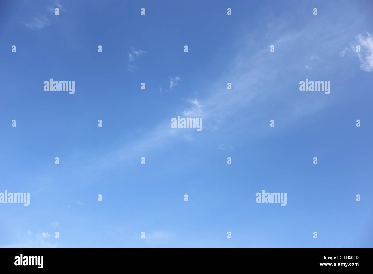 Blauer Himmel und Wolken für den Natur-Hintergrund. Stockfoto