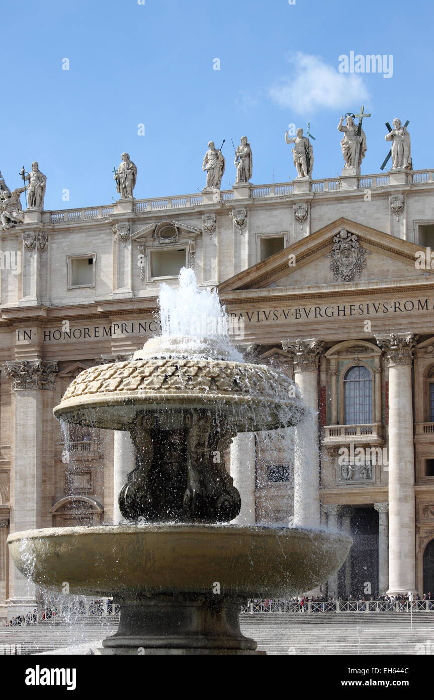 Malerische Aussicht auf St. Petersplatz im Vatikan Stockfoto