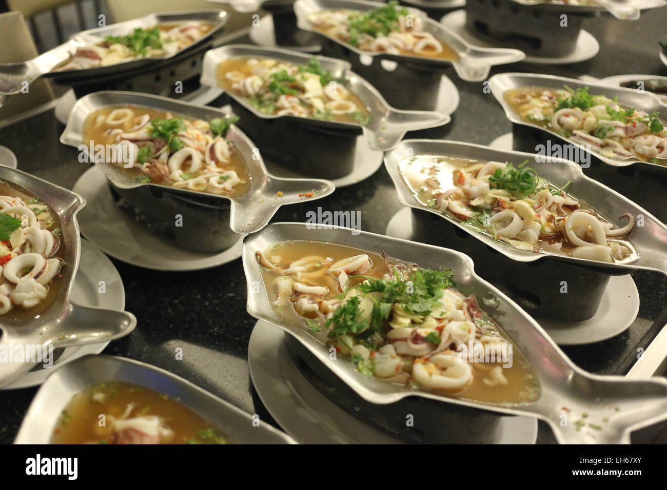 Tintenfisch-Suppe im Fischrestaurant. Stockfoto