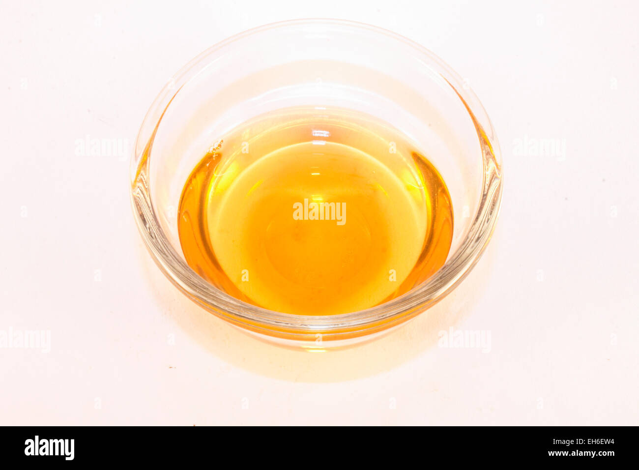 Apfel-Wein-Essig, isoliert auf weißem Hintergrund Stockfoto