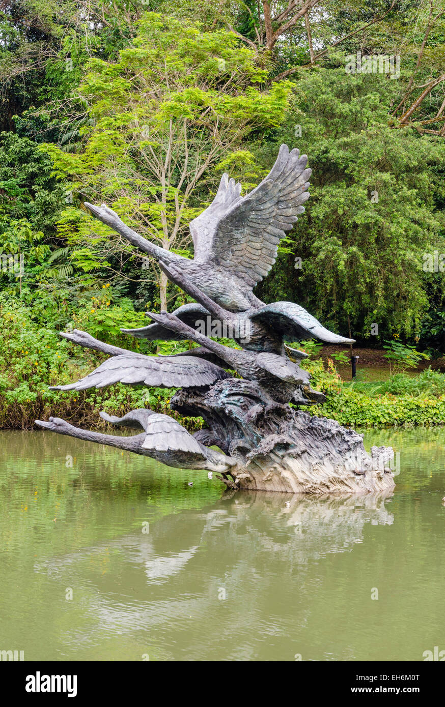Flug der Schwäne Skulptur auf Swan Lake, eines der vielen Sehenswürdigkeiten in Singapore Botanic Gardens, Singapur Stockfoto
