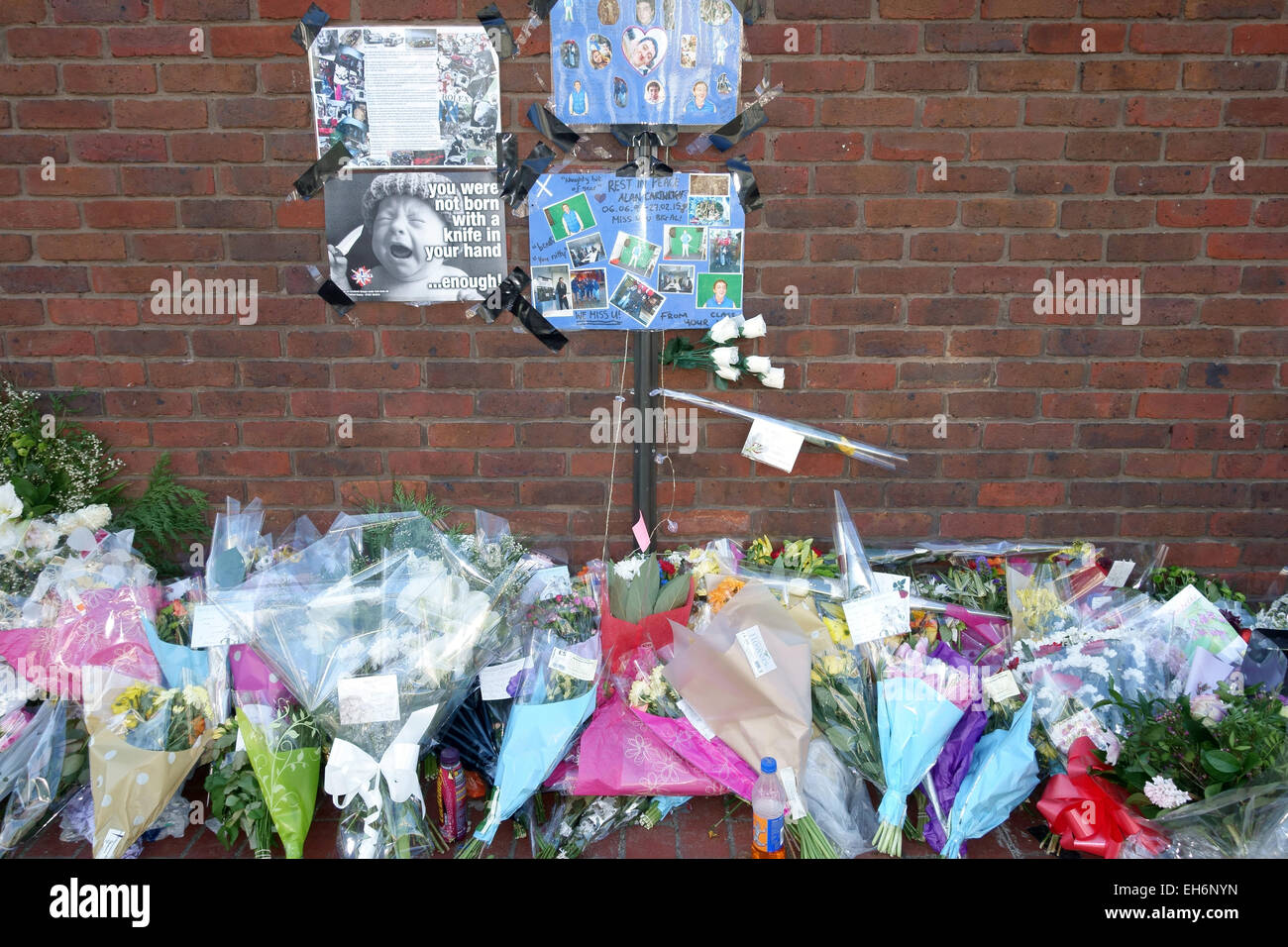 Hommagen an 15-Jährigen erstochen Alan Cartwright zu Tode in Caledonian Road, North London Stockfoto