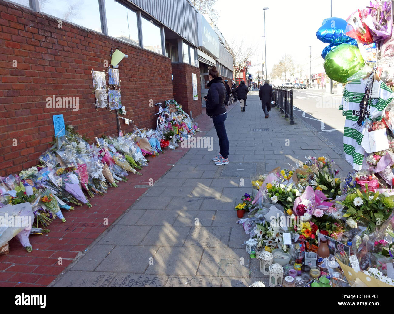 Hommagen an 15-Jährigen erstochen Alan Cartwright zu Tode in Caledonian Road, North London Stockfoto