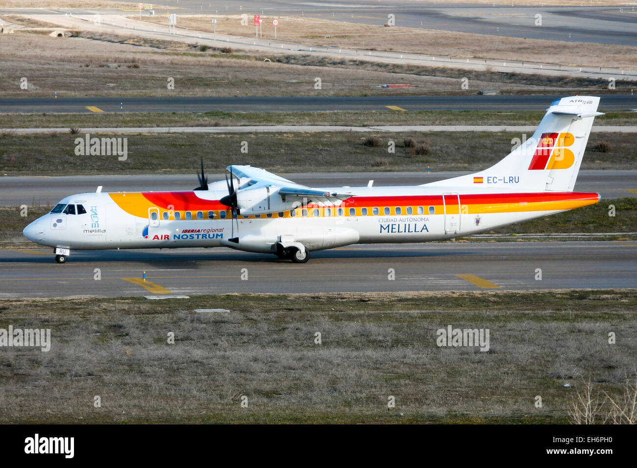 Air Nostrum Aerospatiale ATR72-600 taxis zum Terminal am Flughafen Madrid. Stockfoto