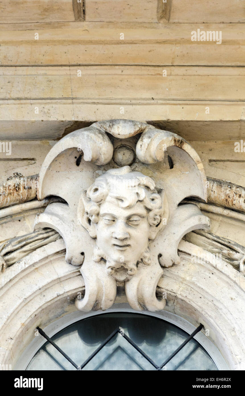 Architektonische Ornamente in Form von einem Faun und Satyr, Rue des Archives, Paris Stockfoto
