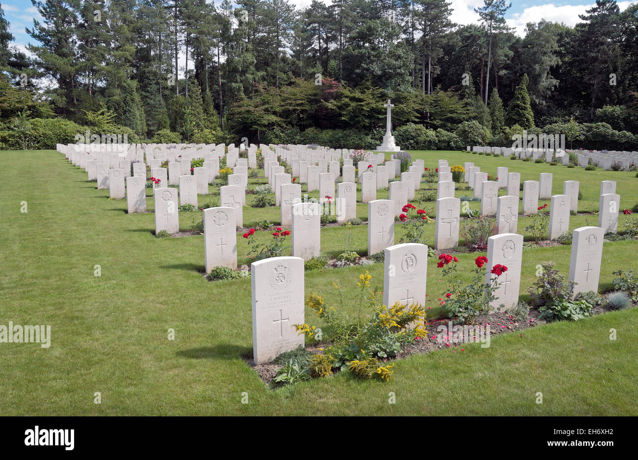 Gesamtansicht der Heverlee War Cemetery, einem CWGC Weltkrieg zwei Friedhof in Vlaams-Brabant, Belgien. Stockfoto