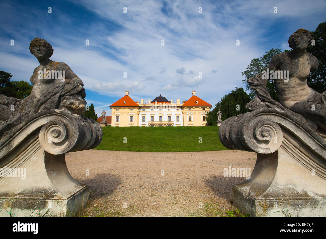 Slavkov, Tschechische Republik - 20. August 2014: Barockschloss (nationales Kulturdenkmal) in Slavkov - Austerlitz bei Brünn Stockfoto