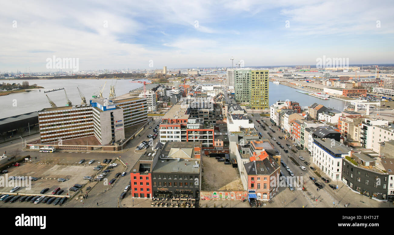 Blick auf den nördlichen Teil von Antwerpen, Belgien, von der Schelde. Stockfoto