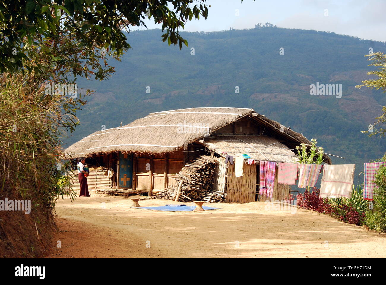 Kinn Stammes-Haus im Dorf, Kanpetlet Kinn Stockfoto