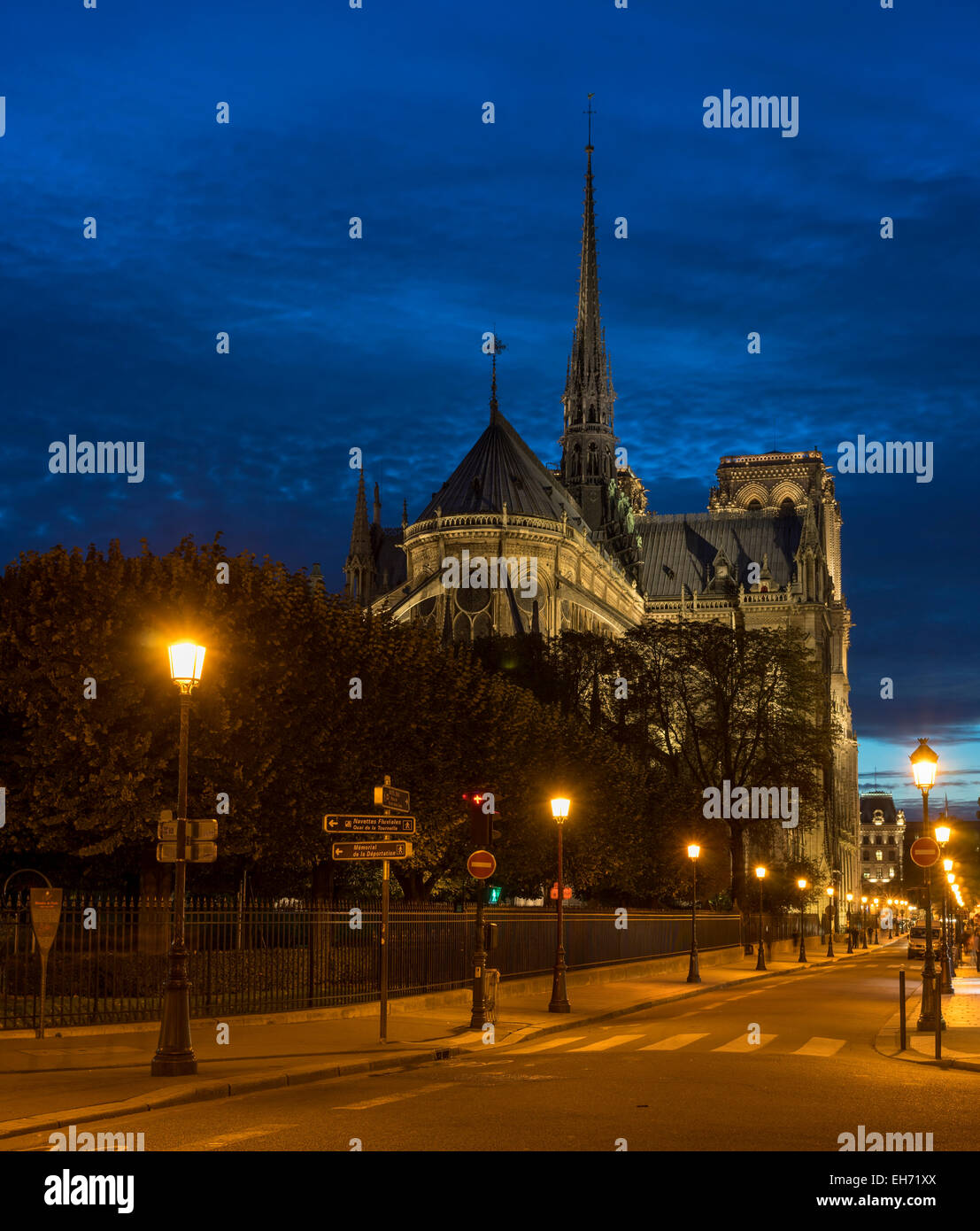 Notre Dame de Paris in den Dämmerungen Stockfoto