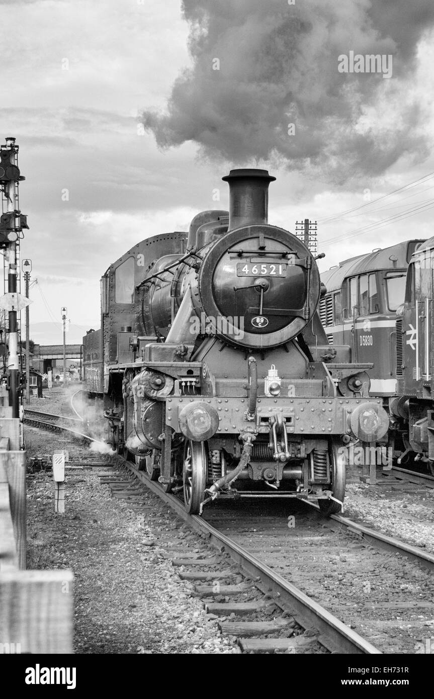 LMS Ivatt Klasse 2 2 2-6-0 Dampflok in Loughborough auf der Great Central Railway Stockfoto