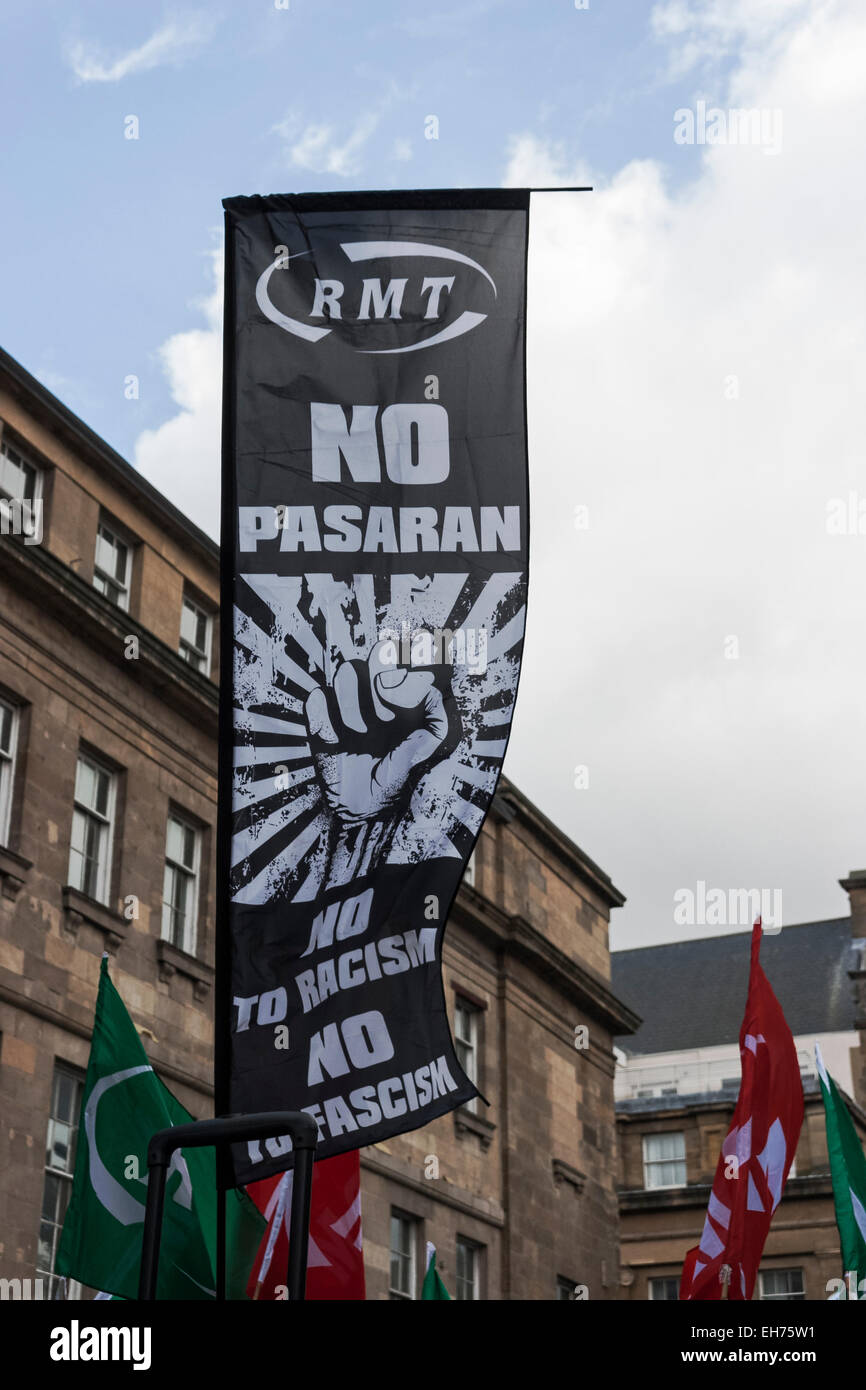Kein Pasaran Banner bei anti-Pegida-Demonstration in Newcastle, UK, in Reaktion auf die erste UK Pegida-Rallye. Stockfoto