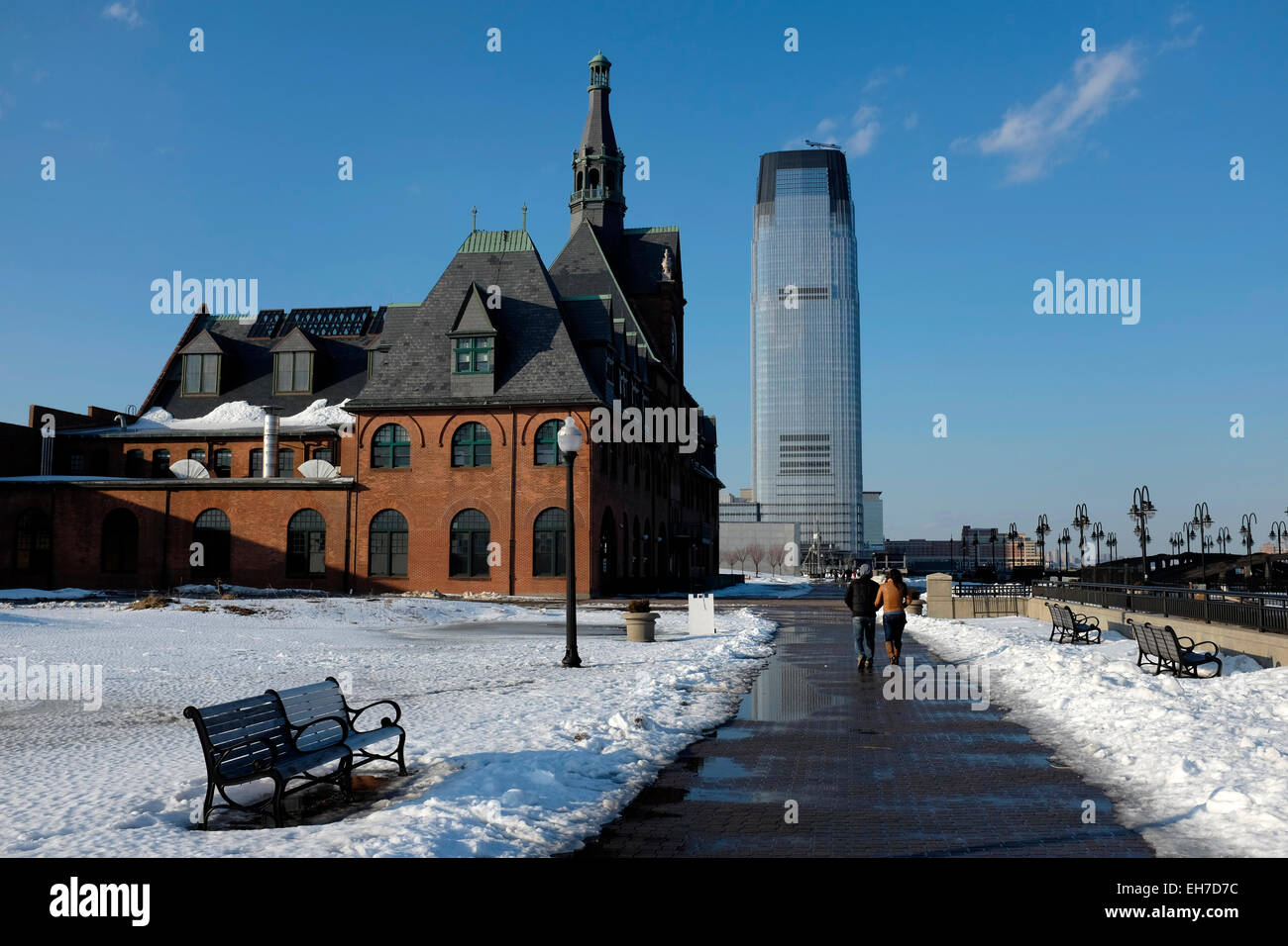 Alten Central Railroad von New Jersey Terminal im Liberty State Park mit Goldman Sachs Turm in Jersey City auf der Rückseite New Jersey USA Stockfoto