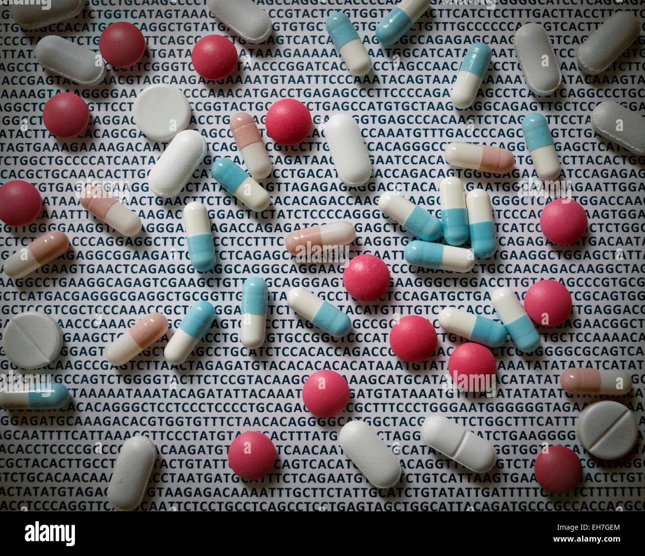 Pillen und DNA Stockfoto