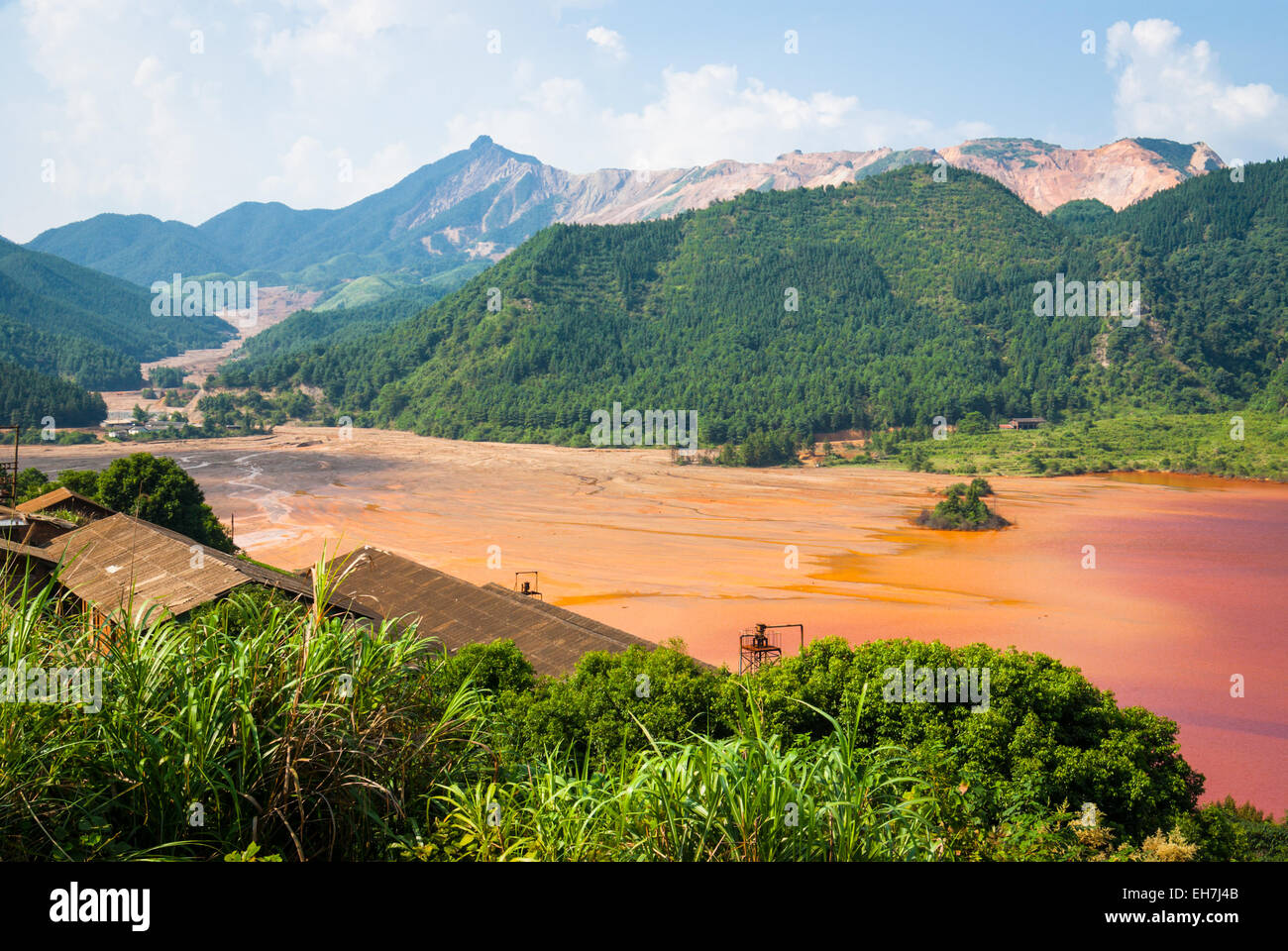 Acid mine Drainage aus der Dabaoshan Mine in Guangdong, China Stockfoto