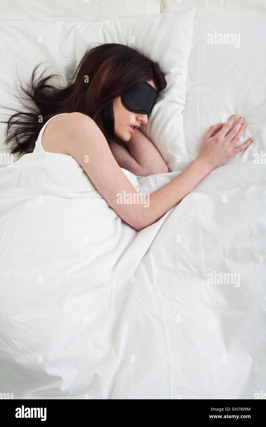 Junge Frau schlafen Stockfoto