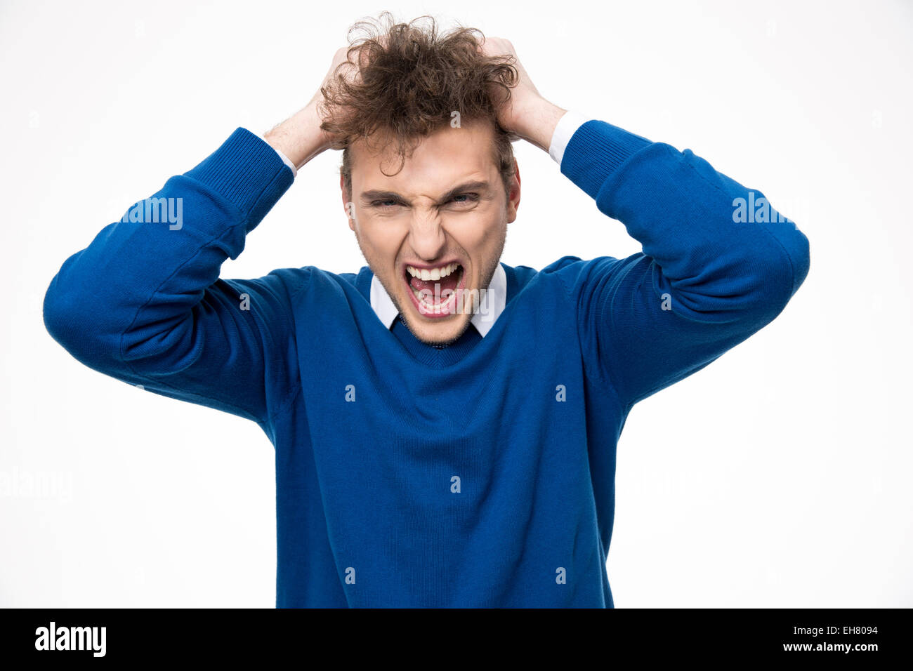 Porträt der böse Mann schreien und berühren seine locken Stockfoto