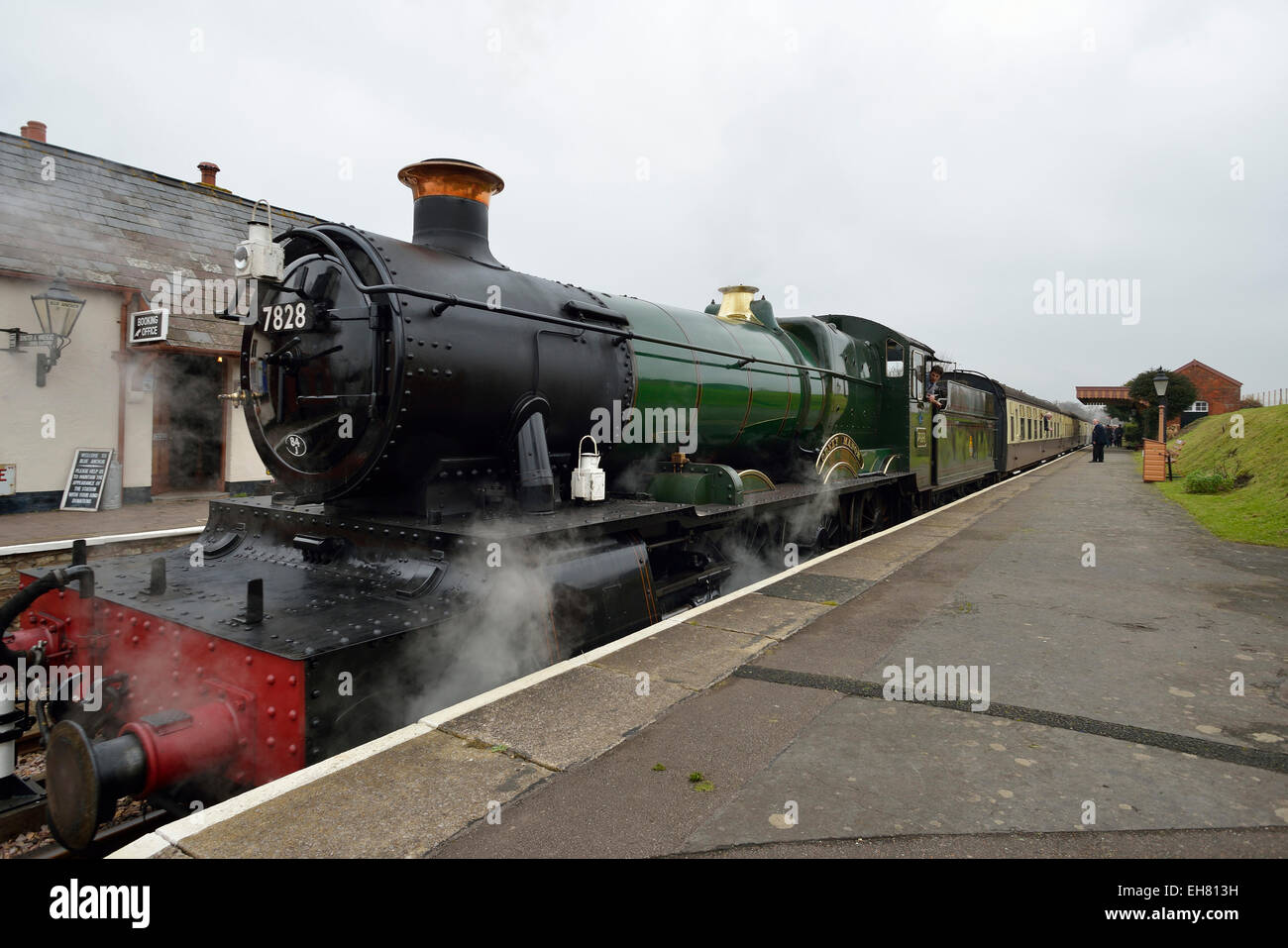 Odney Manor Dampfzug in blauen Anker Station West Somerset Railway Stockfoto