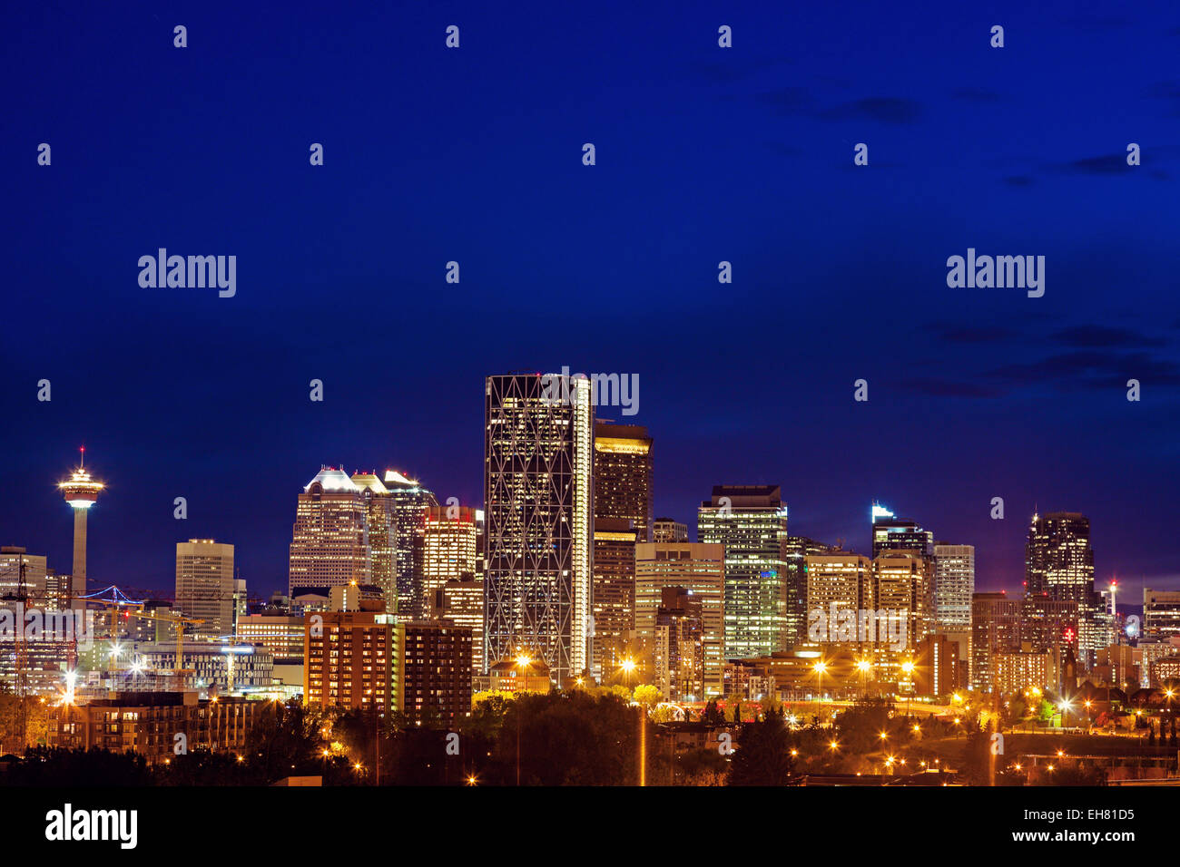 Abend-Panorama von Calgary. Calgary, Alberta, Kanada Stockfoto