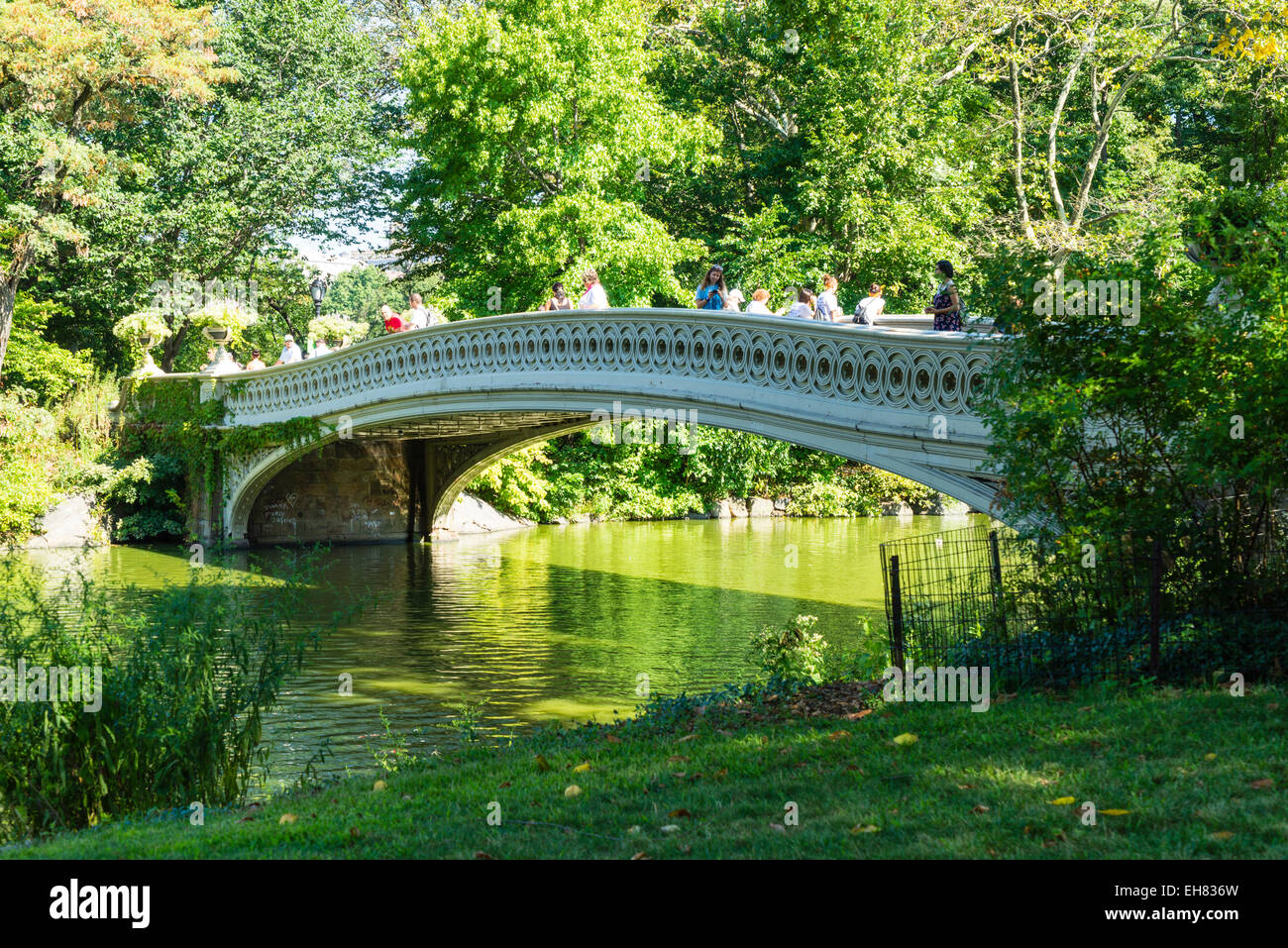 Bogenbrücke über den See, Central Park, Manhattan, New York City, New York, Vereinigte Staaten von Amerika, Nordamerika Stockfoto