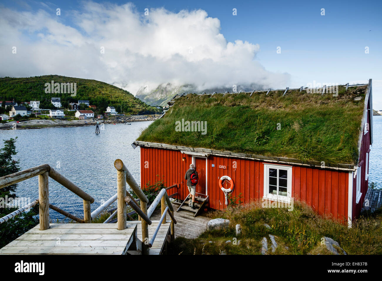 Traditionelles Fischen Kabine umgewandelt in ein Hotel, Hotel Reine Rorbuer Lofoten-Inseln, Arktis, Reine, Norway.Scandinavia Stockfoto