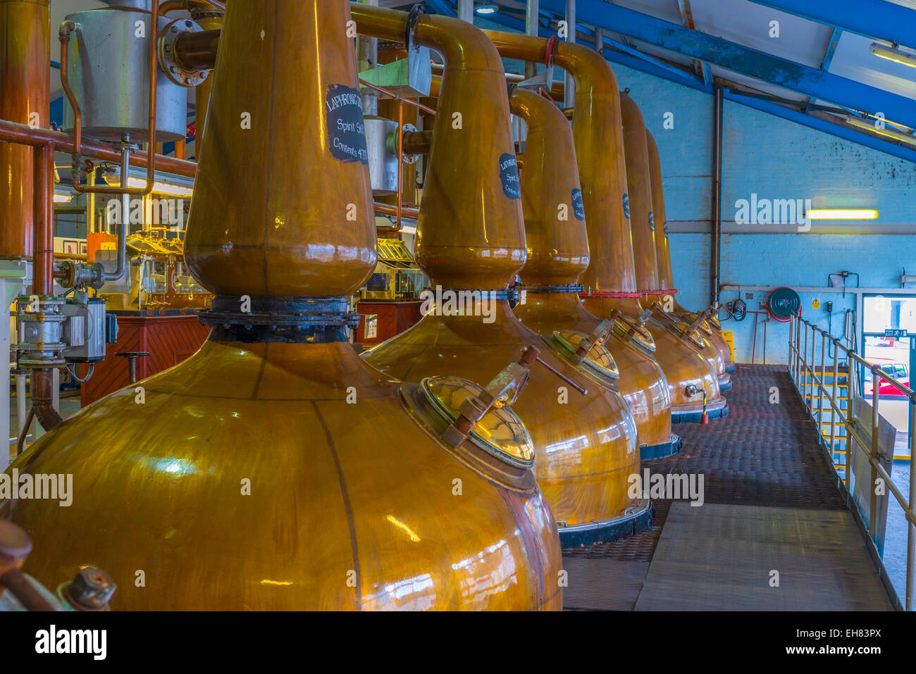 Kupfernen Pot stills, Laphroaig Whisky-Destillerie, Islay, Argyll und Bute, Schottland, Vereinigtes Königreich, Europa Stockfoto