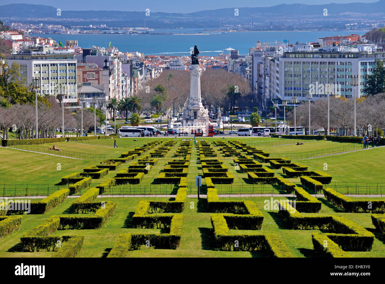 Portugal, Lissabon: Blick über den Park und zum Tejo am Aussichtspunkt des Parque Eduardo VII Stockfoto