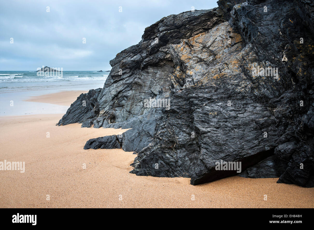 Blick auf das Meer von Crantock Beach in der Nähe von Newquay, Cornwall, England. Stockfoto