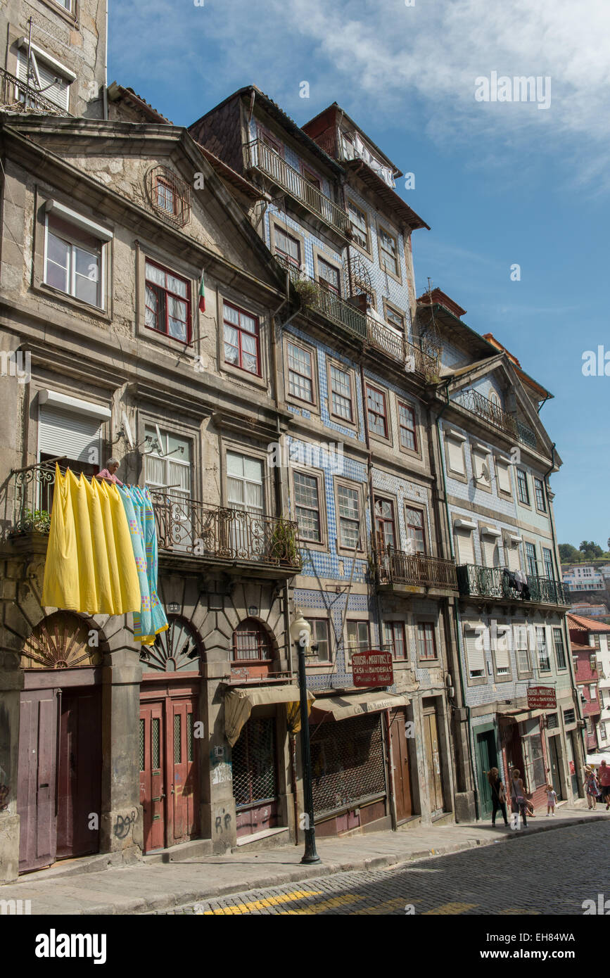 Porto, Gebäude und Häuser im Stadtteil Ribeira Stockfoto