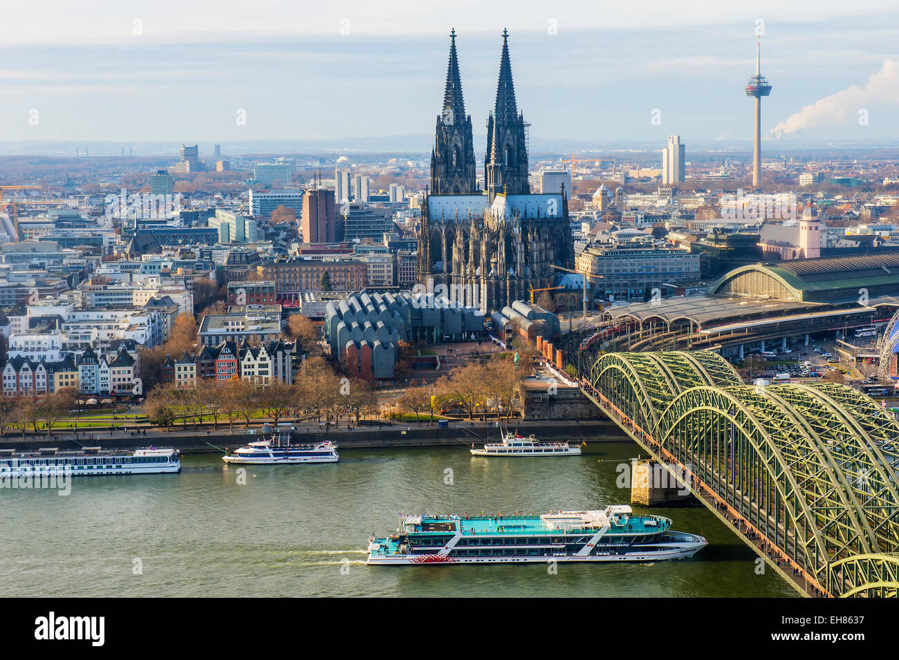 Kölner Dom und Hohenzollernbrücke, Köln (Köln), Nordrhein Westfalen, Deutschland, Europa Stockfoto