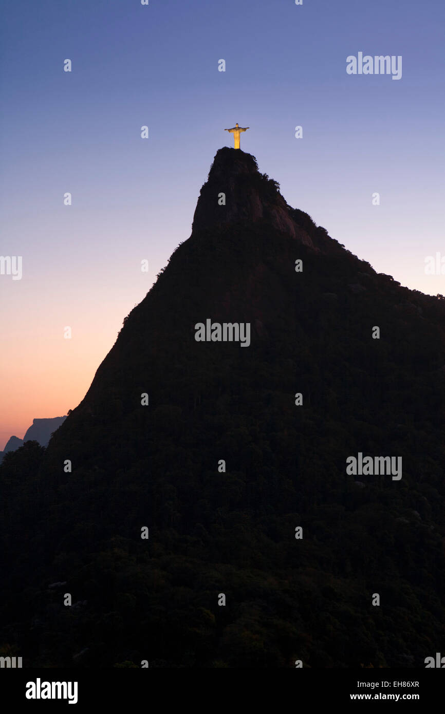 Die Christusstatue auf dem Gipfel des Corcovado Hügel im Tijuca National Park, Rio De Janeiro, Brasilien Stockfoto