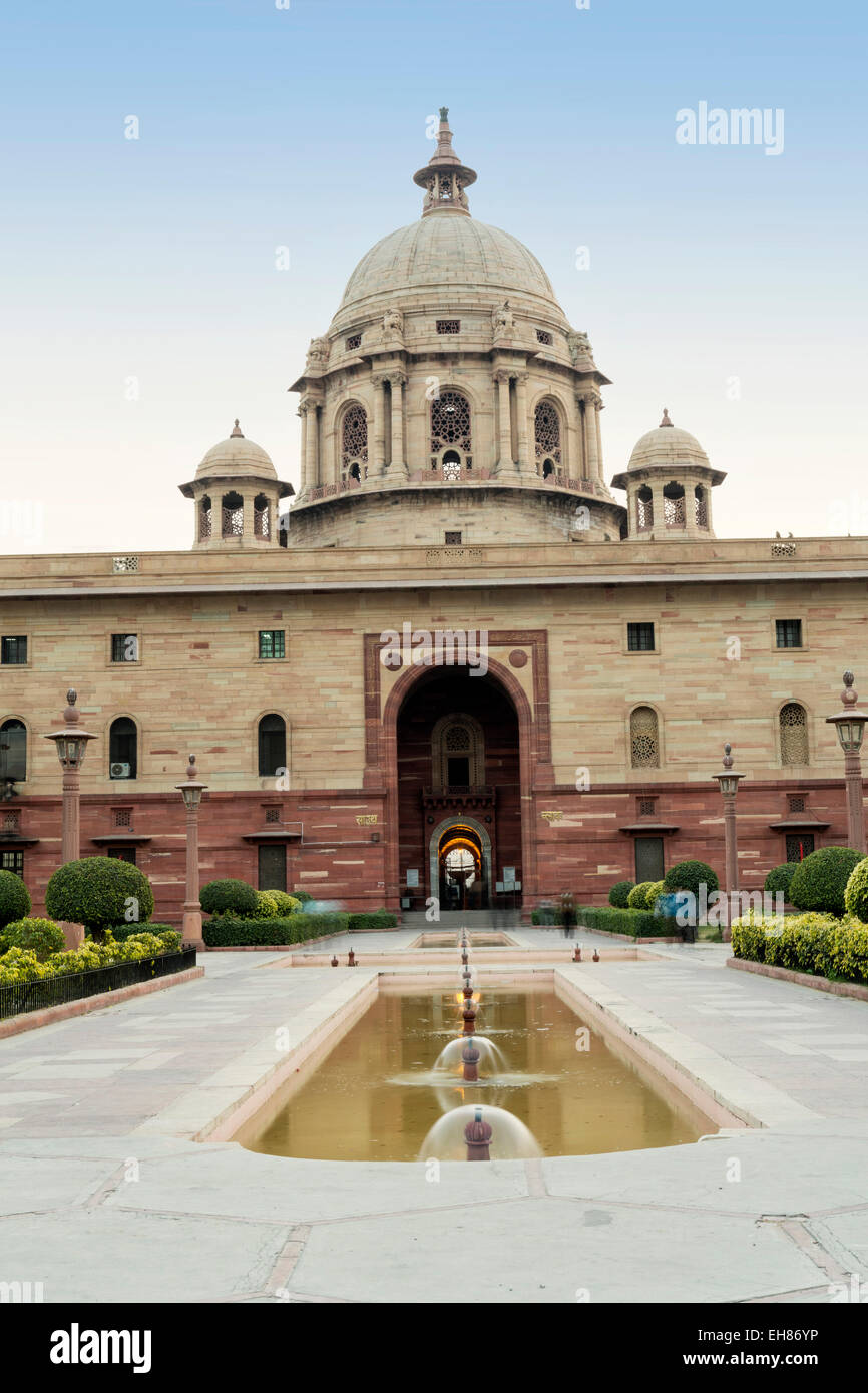 Das Sekretariat, Parlamentsgebäude von Herbert Baker am Raisina Hügel am Ende der Rajpath, New Delhi, Indien, Asien Stockfoto