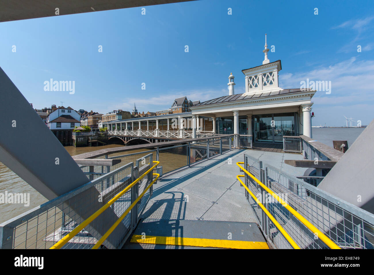 Stadt Gravesend Pier aus der neuen Steganlage. Stockfoto