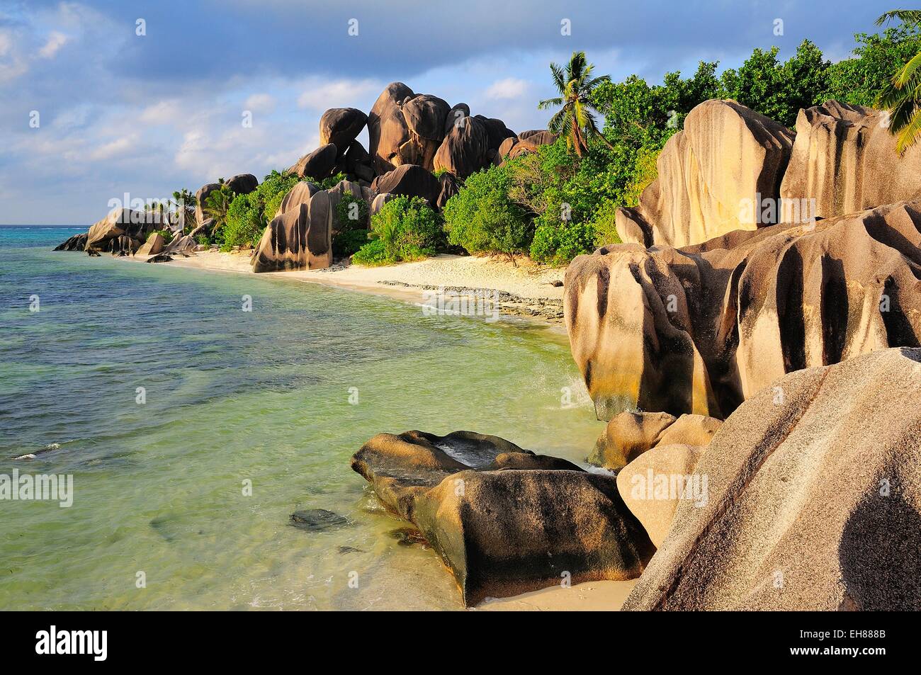 Granitfelsen am Strand von Anse Source d ' Argent, La Digue Island, La Digue und Inner Islands, Seychellen Stockfoto