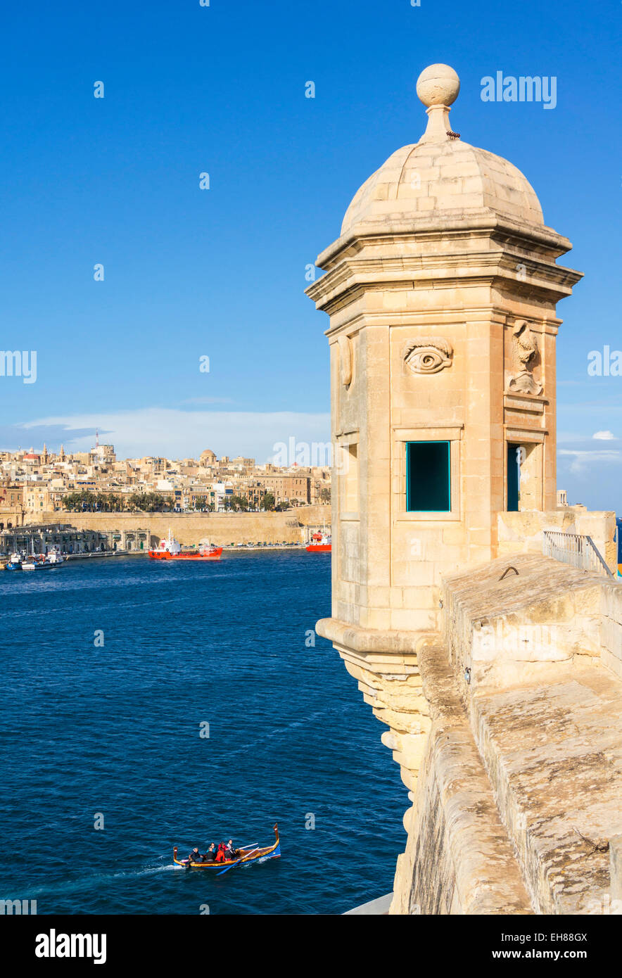 Vedette Wachturm (Gardjola Wachhäuschen) und Valletta Grand Harbour, Senglea, The Three Cities, Malta, mediterran, Europa Stockfoto